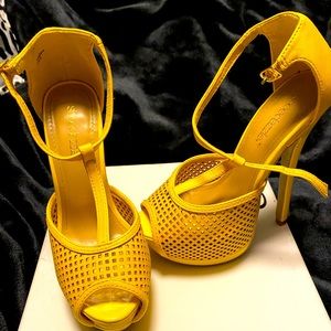 *New* never worn mint condition